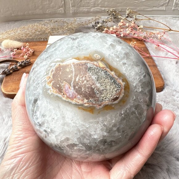 Gorgeous 1.3kg Large Agate Sphere with Druzy - Picture 6 of 10
